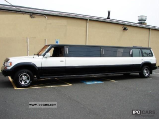 Illustration for article titled Somebody Better Turn This Stretched Lexus LX Into An Off-Road Limo